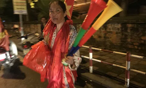 Giật mình phụ kiện `đi bão` mừng Olympic Việt Nam thắng Syria ế ẩm đầy đường